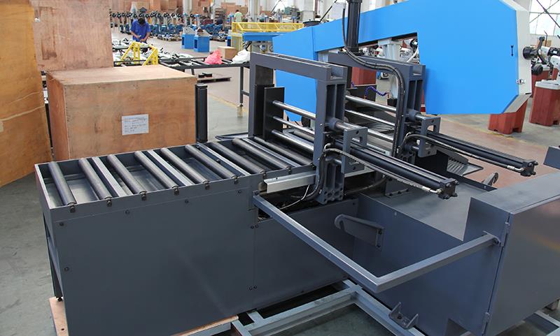 картинка Автоматический ленточнопильный станок BS-650 PLC с ЧПУ Chinastan.ru