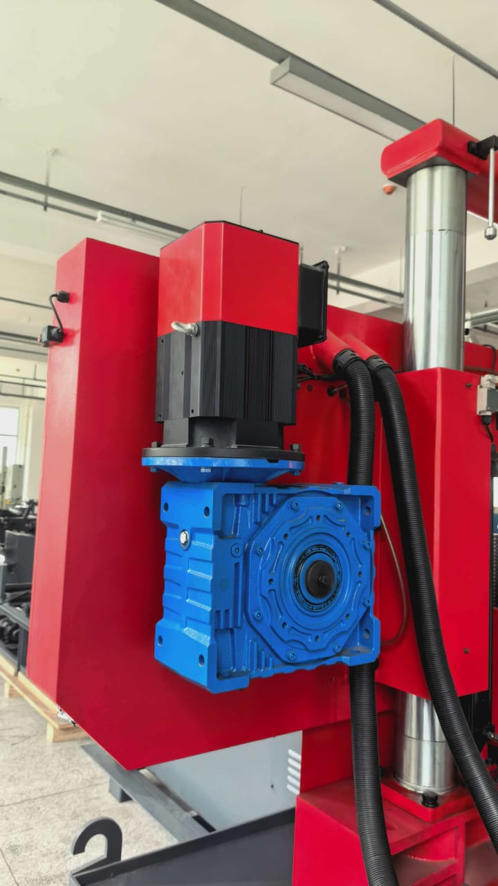 картинка Автоматический ленточнопильный станок BS850G с ЧПУ Chinastan.ru