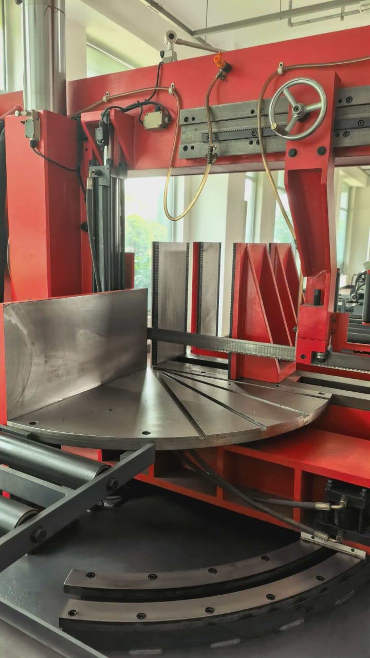 картинка Автоматический ленточнопильный станок BS850G с ЧПУ Chinastan.ru